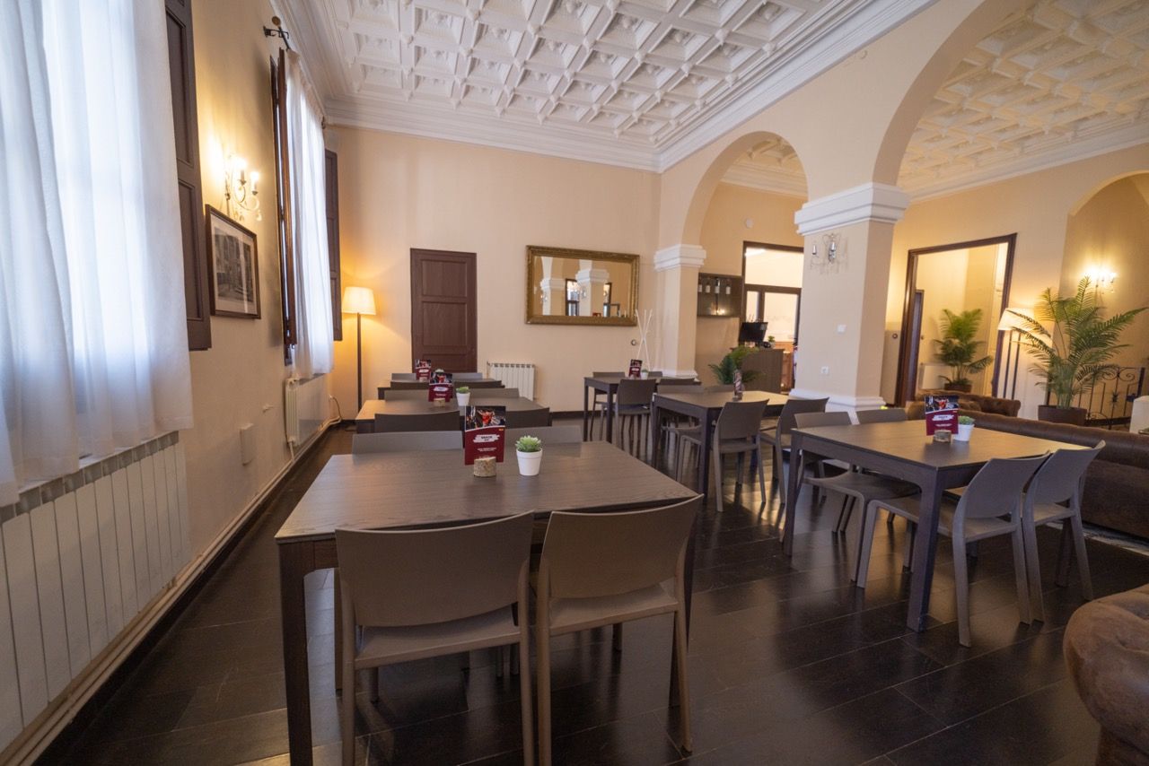 VILLA_ENGRACIA_HOTEL_HALL (12)